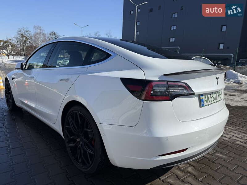 Седан Tesla Model 3 2020 в Киеве