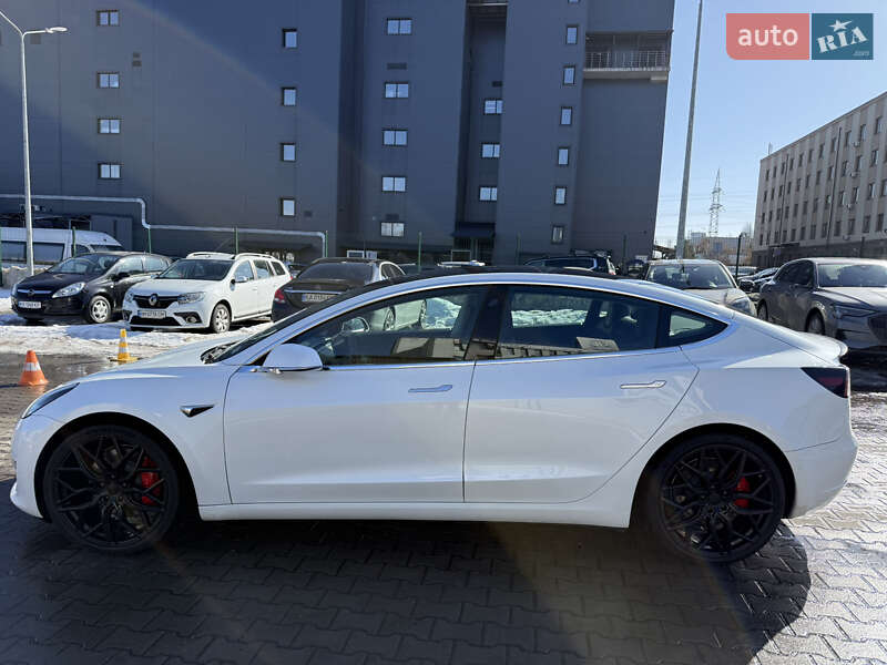 Седан Tesla Model 3 2020 в Киеве