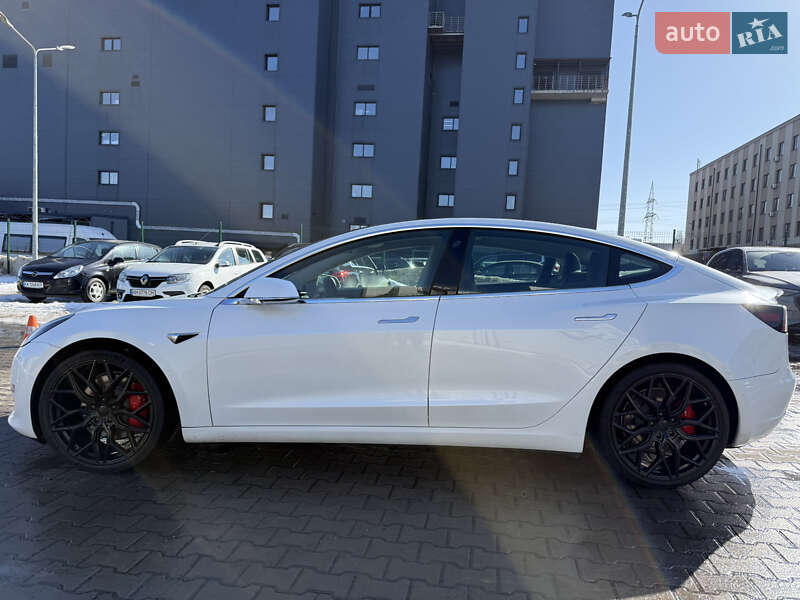 Седан Tesla Model 3 2020 в Киеве