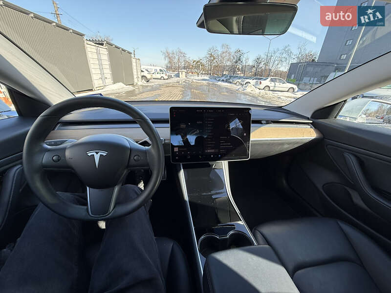 Седан Tesla Model 3 2020 в Киеве