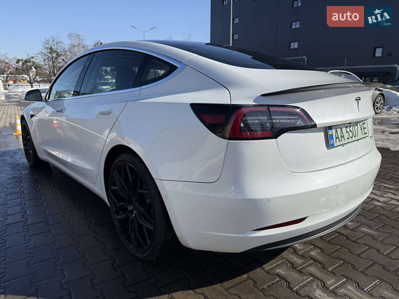 Седан Tesla Model 3 2020 в Киеве