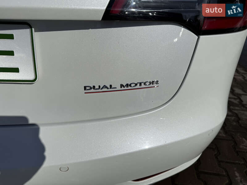 Седан Tesla Model 3 2020 в Киеве