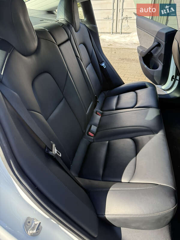 Седан Tesla Model 3 2020 в Киеве
