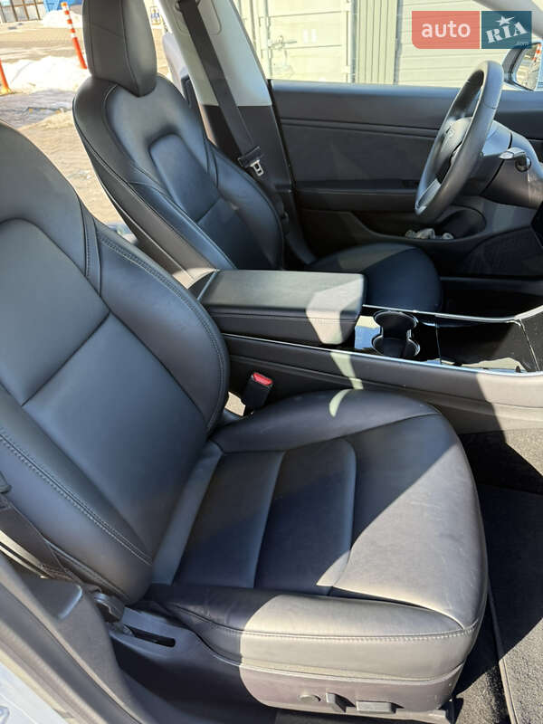 Седан Tesla Model 3 2020 в Киеве
