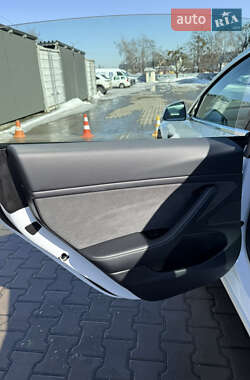 Седан Tesla Model 3 2020 в Киеве