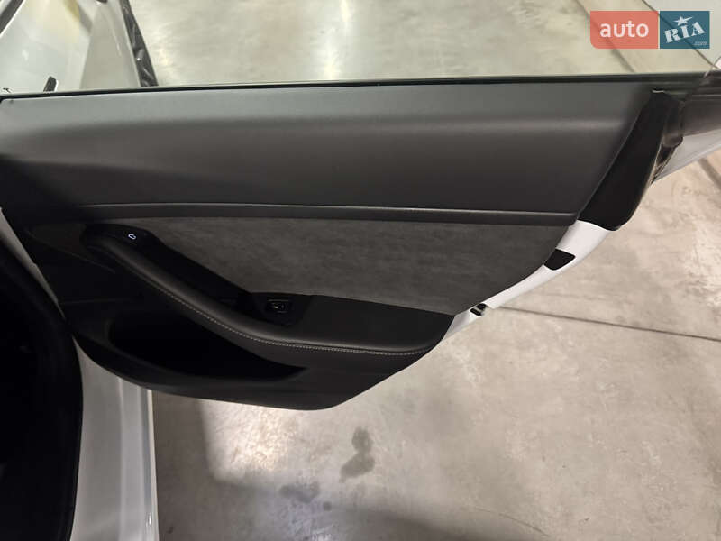 Седан Tesla Model 3 2020 в Одесі