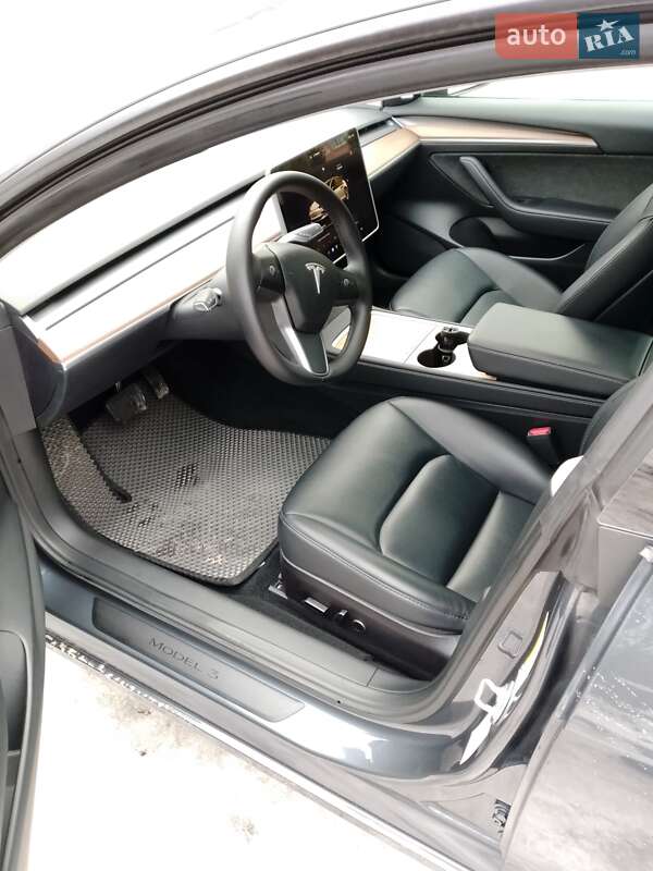 Седан Tesla Model 3 2022 в Вышгороде