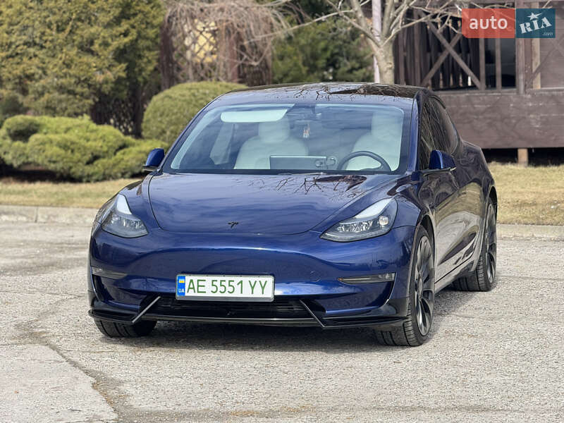 Седан Tesla Model 3 2023 в Дніпрі