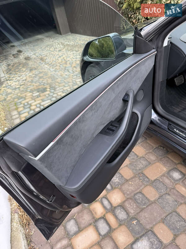 Седан Tesla Model 3 2024 в Кропивницком