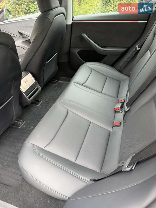 Седан Tesla Model 3 2024 в Кропивницком
