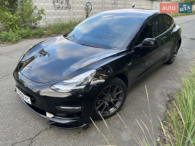 Седан Tesla Model 3 2019 в Киеве
