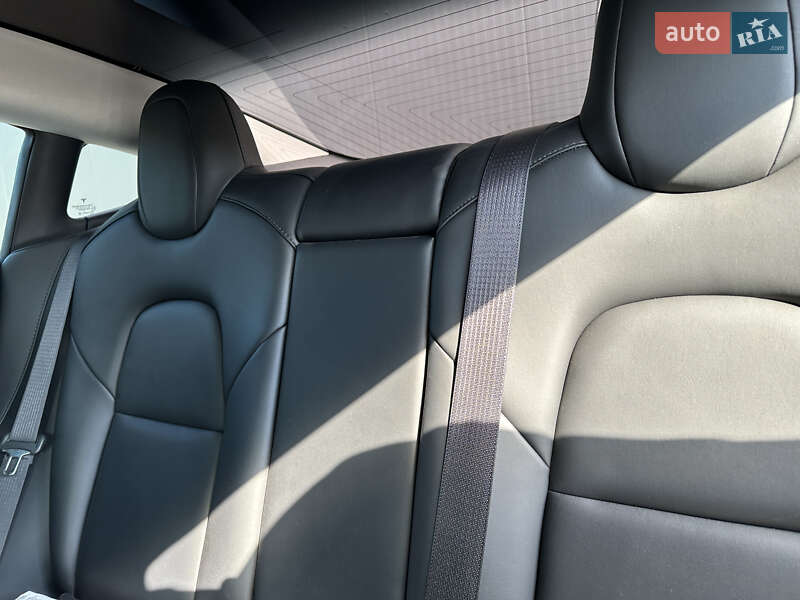 Седан Tesla Model 3 2019 в Киеве