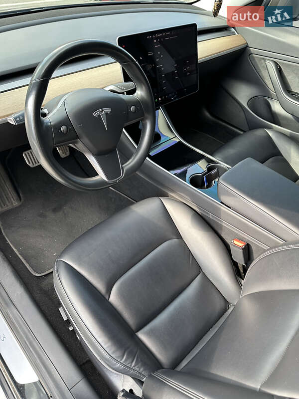 Седан Tesla Model 3 2019 в Киеве