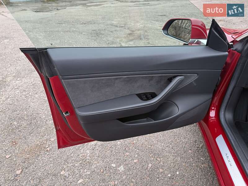 Седан Tesla Model 3 2018 в Киеве