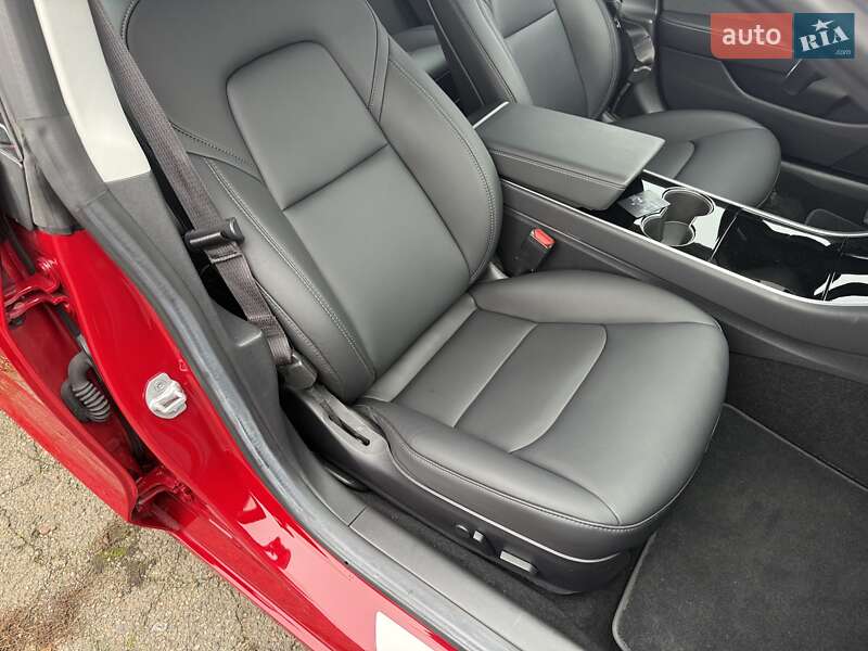 Седан Tesla Model 3 2018 в Киеве