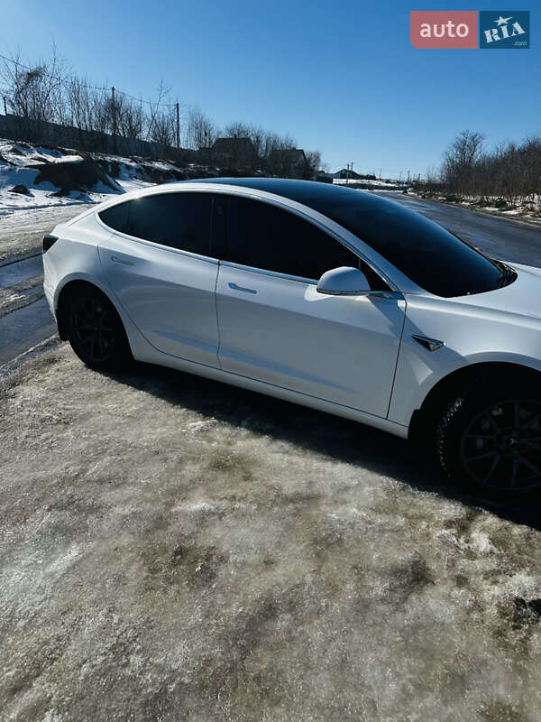 Седан Tesla Model 3 2019 в Киеве