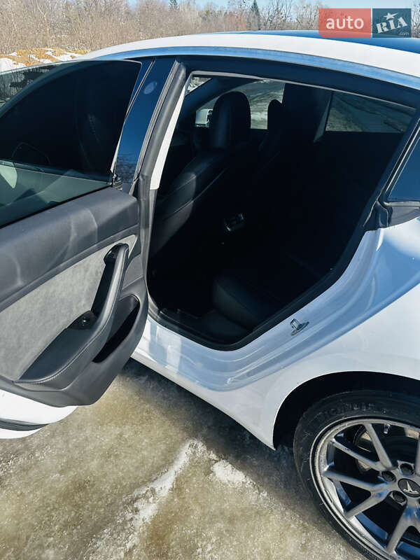 Седан Tesla Model 3 2019 в Киеве