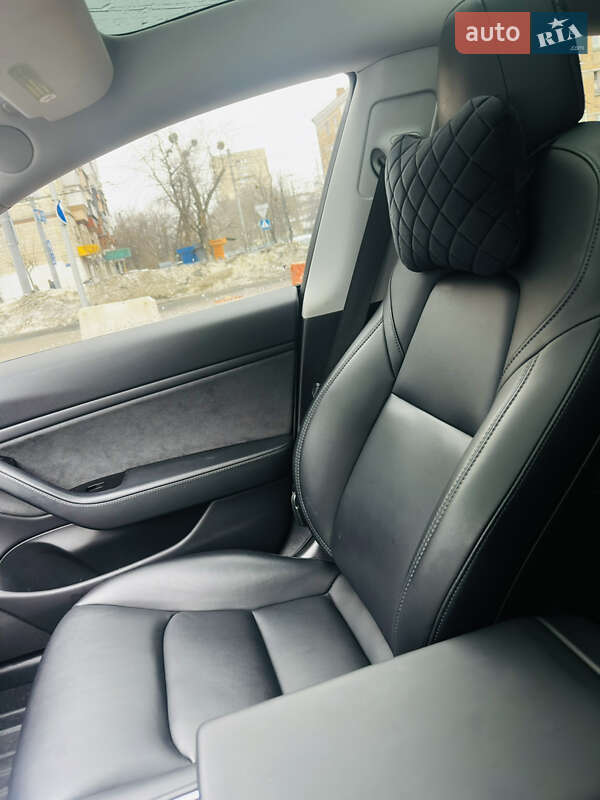 Седан Tesla Model 3 2019 в Киеве