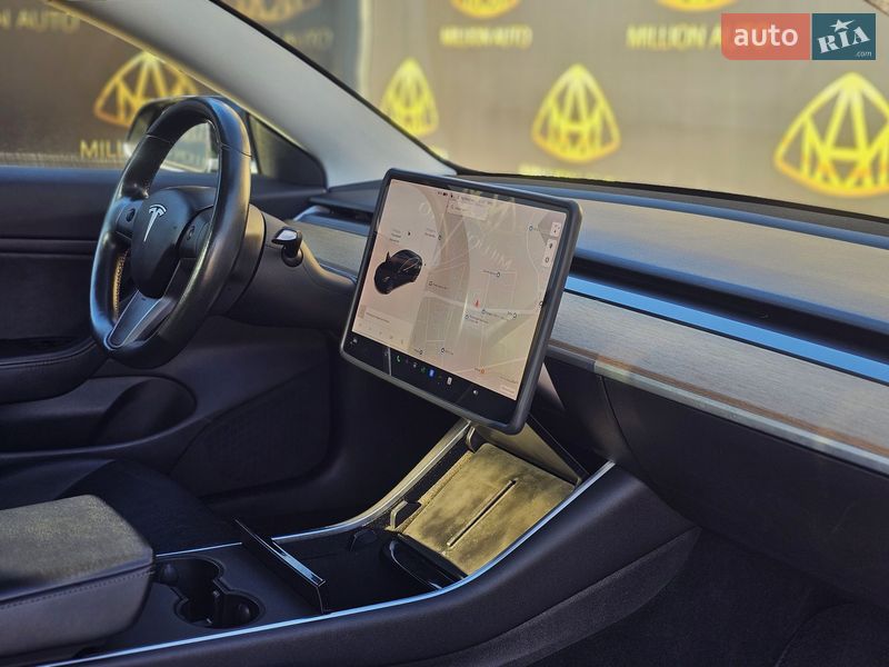 Седан Tesla Model 3 2019 в Києві