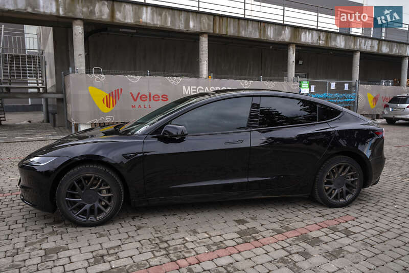 Седан Tesla Model 3 2024 в Івано-Франківську
