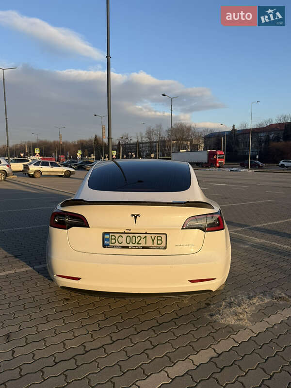 Седан Tesla Model 3 2018 в Суховоле