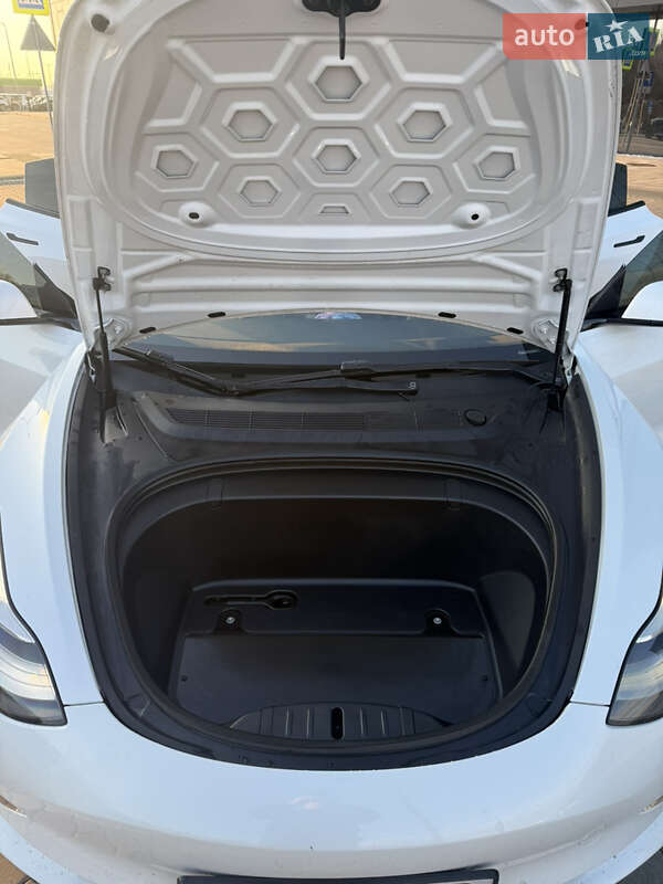 Седан Tesla Model 3 2018 в Суховоле