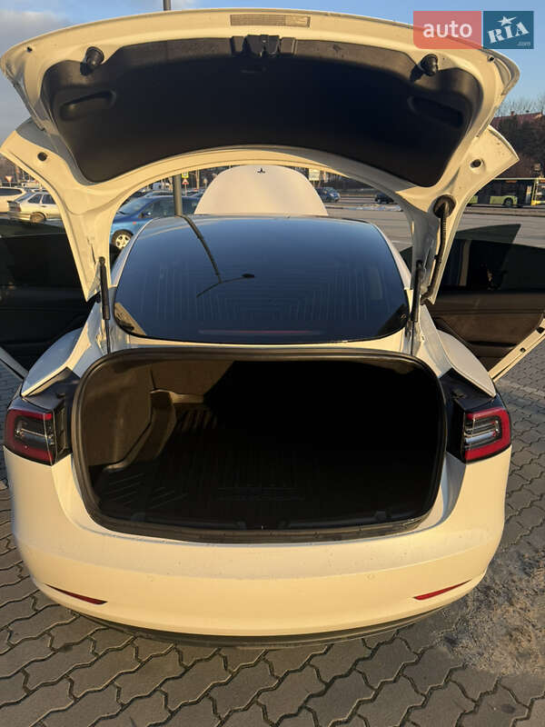 Седан Tesla Model 3 2018 в Суховоле