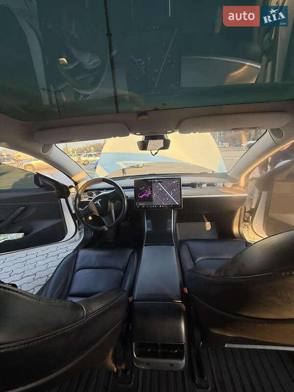 Седан Tesla Model 3 2018 в Суховоле