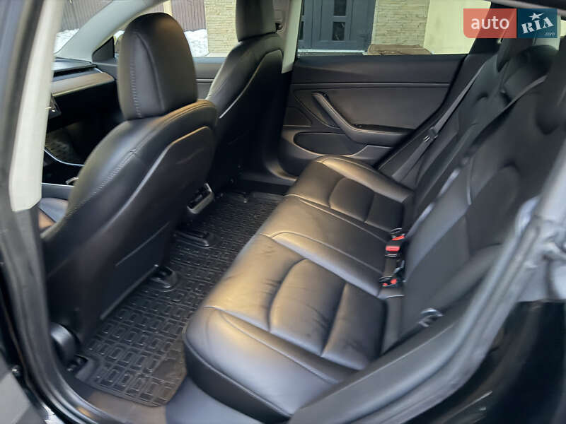Седан Tesla Model 3 2019 в Збаражі