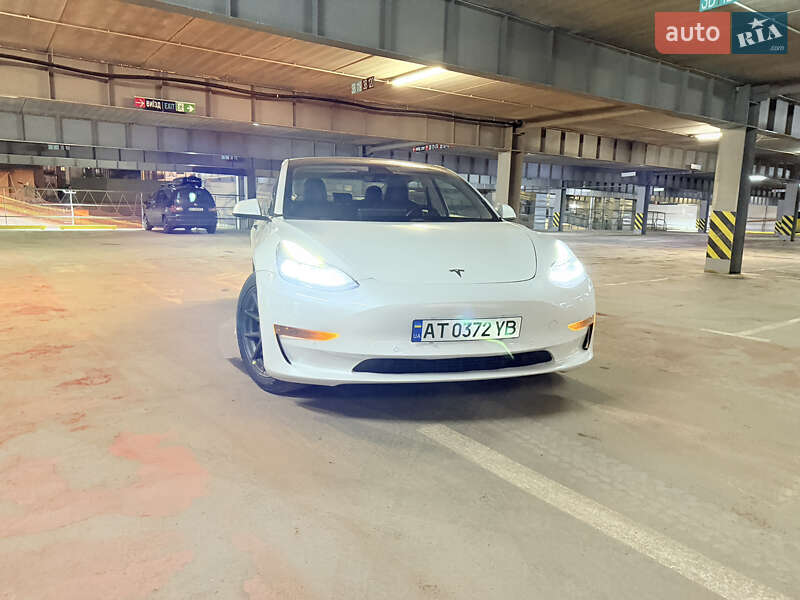 Седан Tesla Model 3 2021 в Коломые