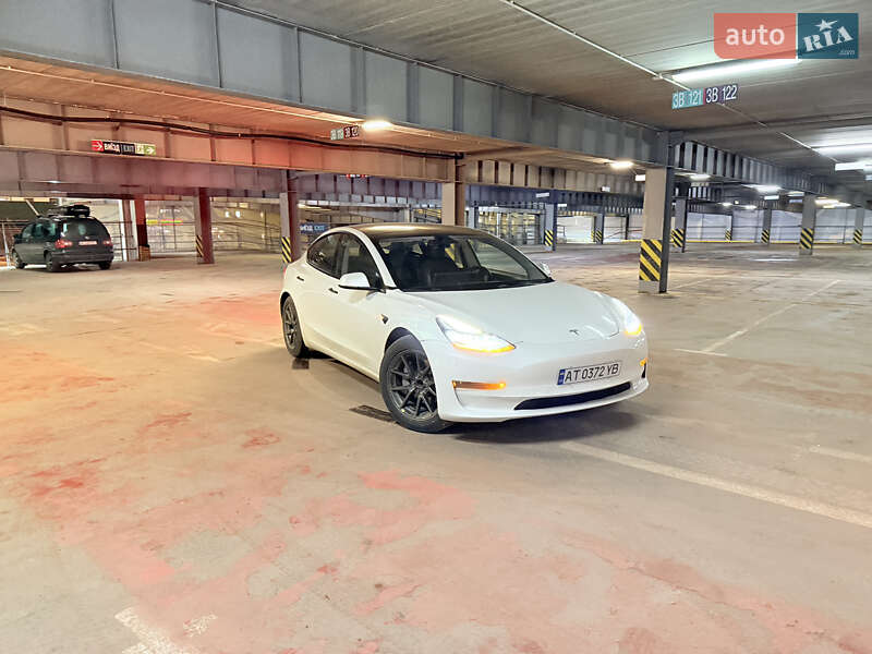 Седан Tesla Model 3 2021 в Коломые