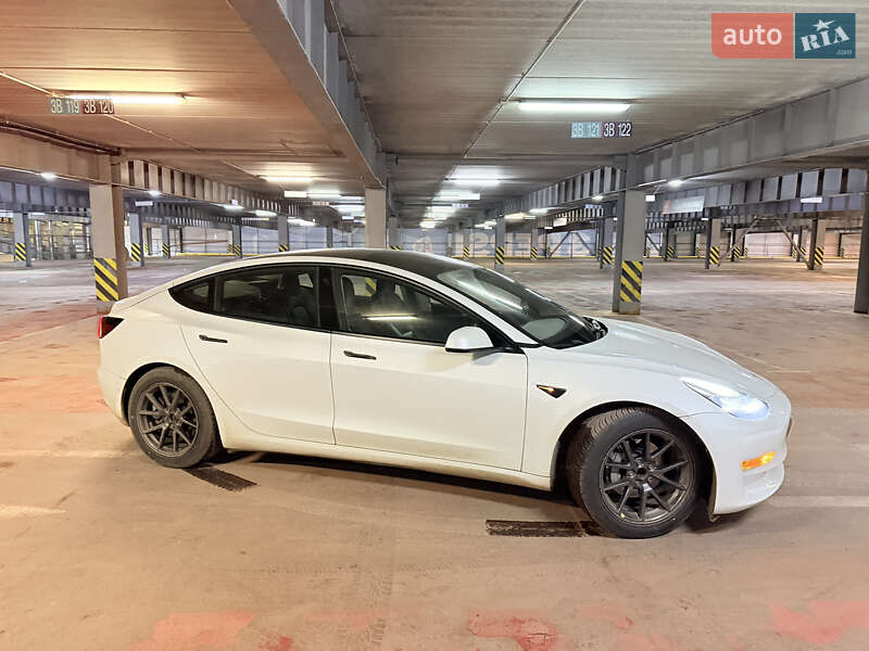 Седан Tesla Model 3 2021 в Коломые