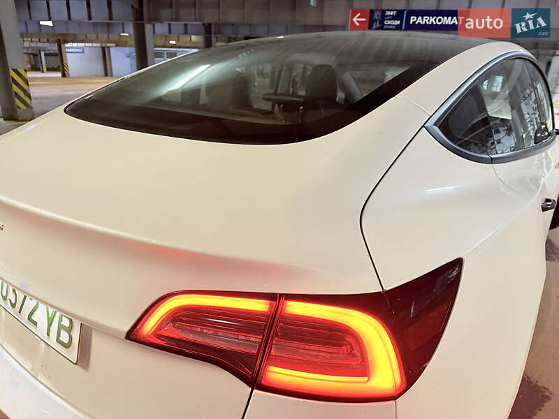 Седан Tesla Model 3 2021 в Коломые