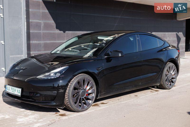 Седан Tesla Model 3 2021 в Киеве