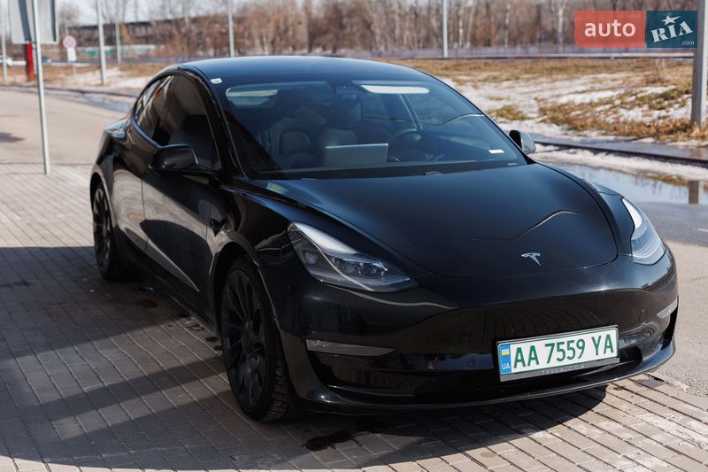 Седан Tesla Model 3 2021 в Киеве