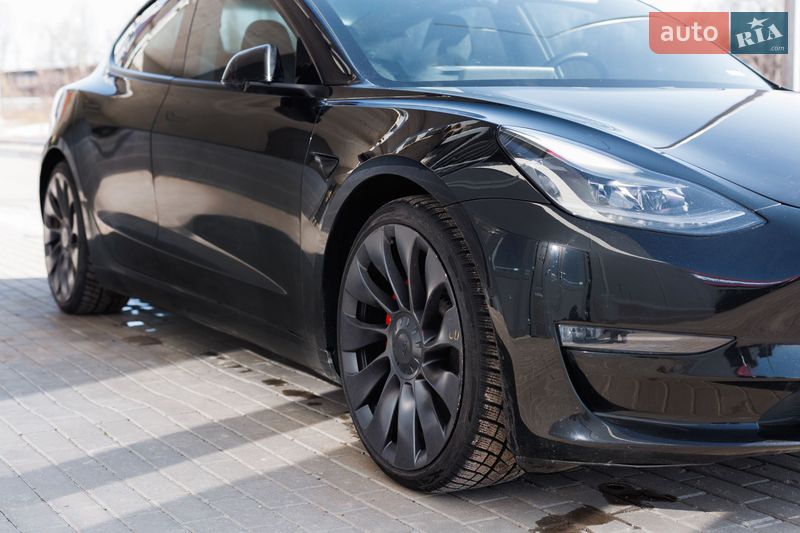 Седан Tesla Model 3 2021 в Киеве