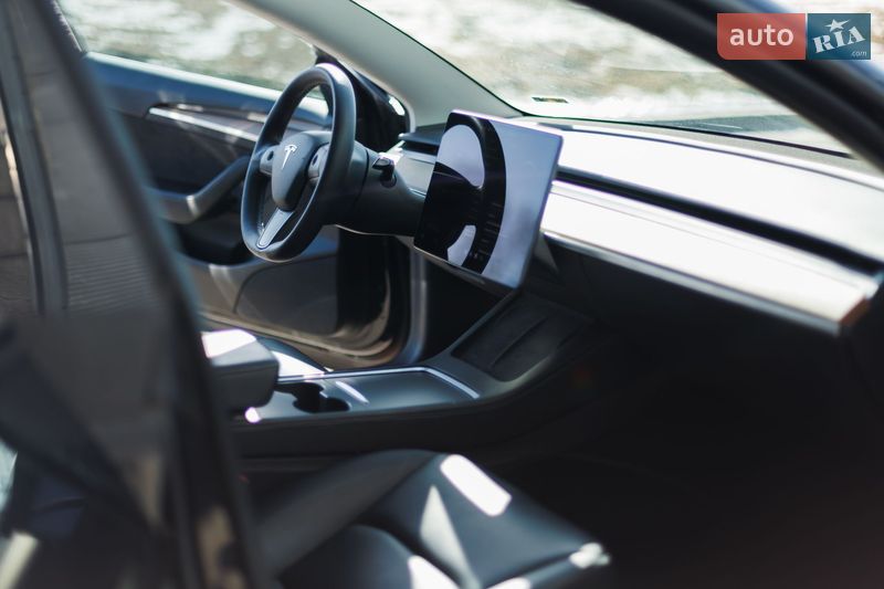 Седан Tesla Model 3 2021 в Киеве