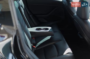 Седан Tesla Model 3 2021 в Києві
