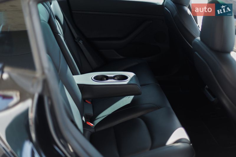 Седан Tesla Model 3 2021 в Киеве