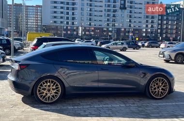 Седан Tesla Model 3 2021 в Львове