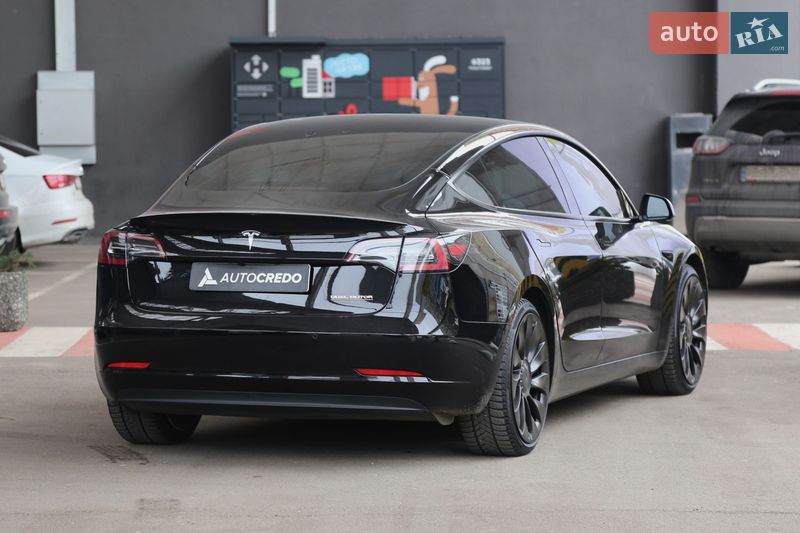 Седан Tesla Model 3 2022 в Києві