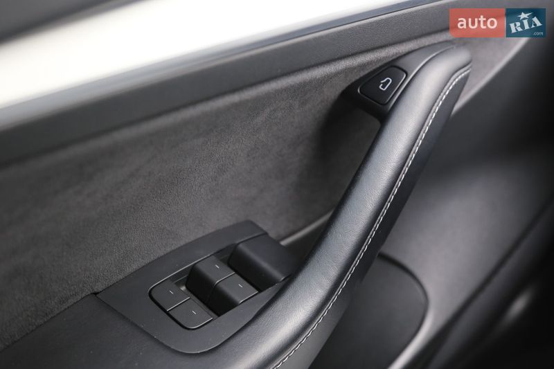 Седан Tesla Model 3 2022 в Києві