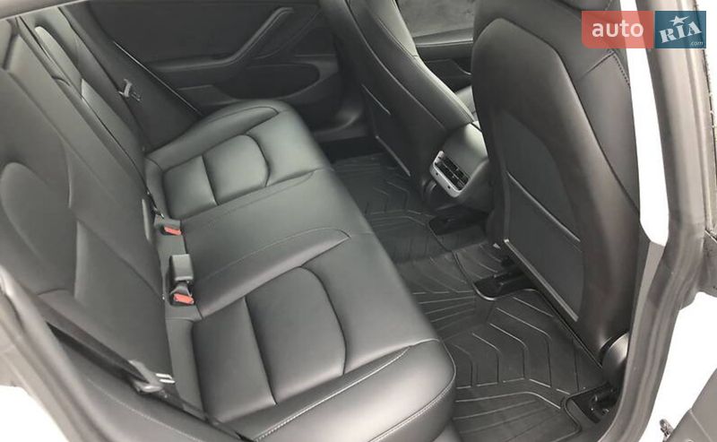 Седан Tesla Model 3 2019 в Одесі