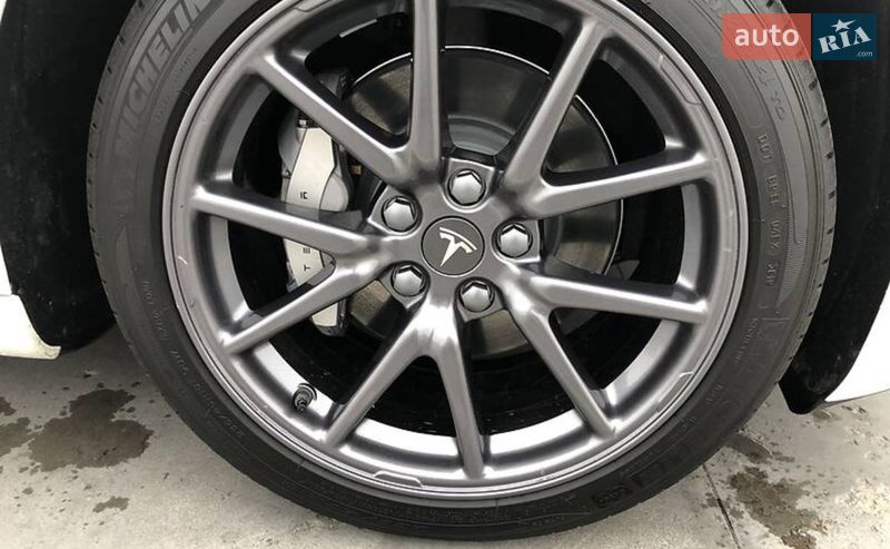 Седан Tesla Model 3 2019 в Одесі
