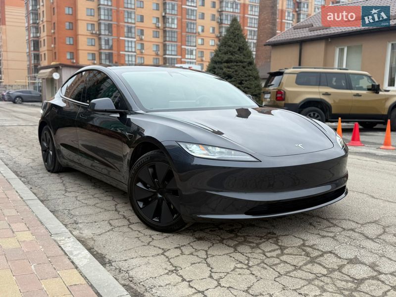 Седан Tesla Model 3 2024 в Днепре