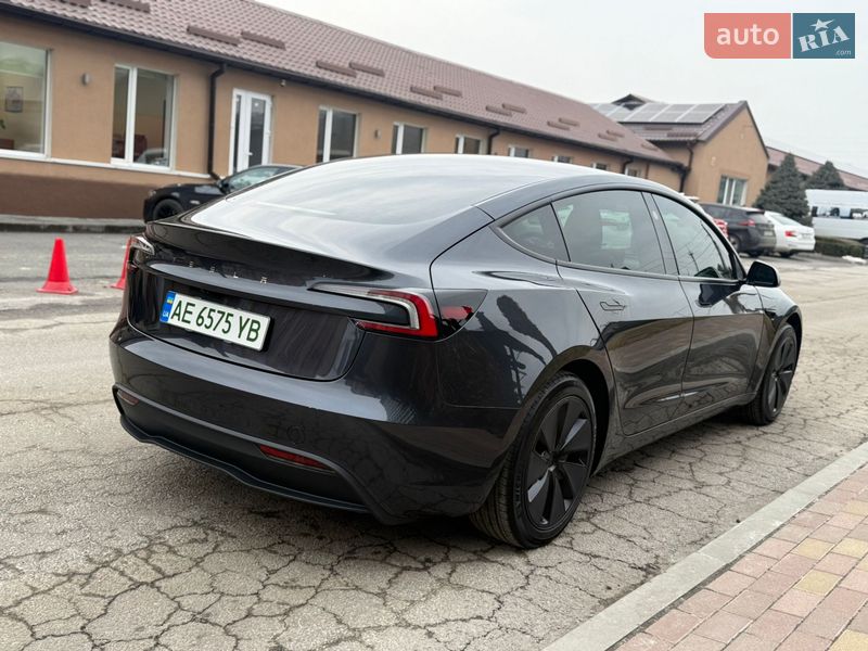 Седан Tesla Model 3 2024 в Днепре