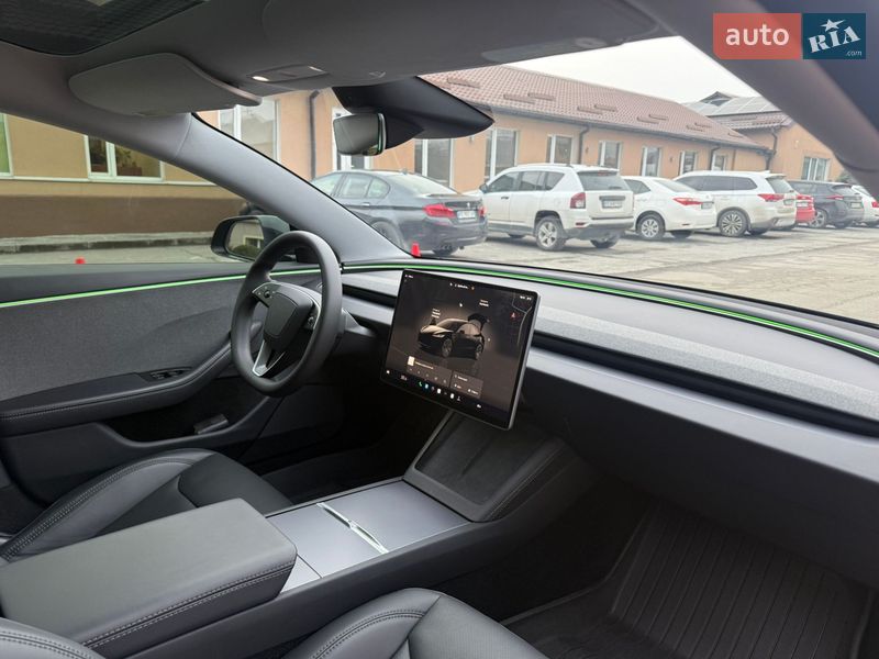 Седан Tesla Model 3 2024 в Днепре