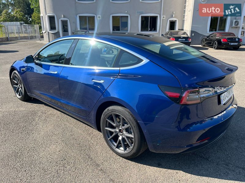 Седан Tesla Model 3 2019 в Киеве