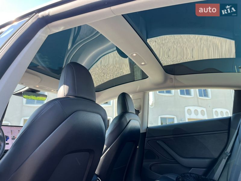 Седан Tesla Model 3 2019 в Киеве