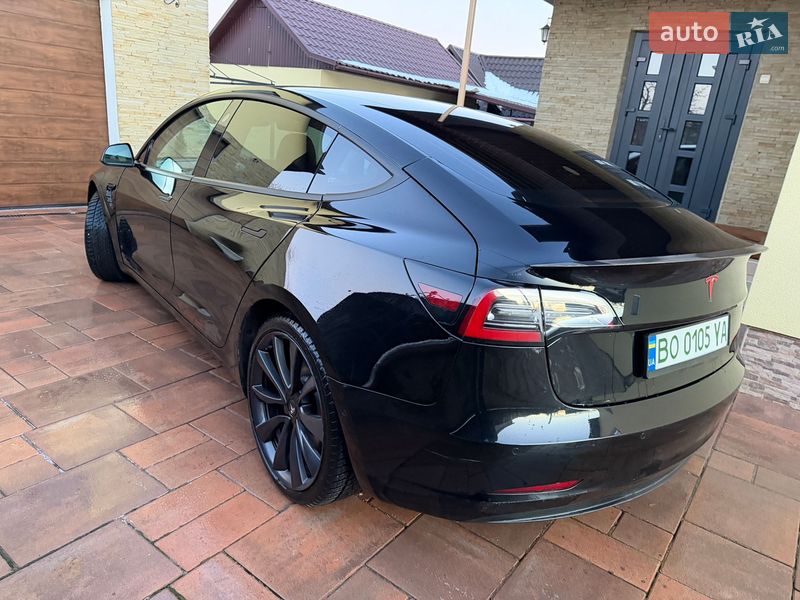 Седан Tesla Model 3 2019 в Збаражі